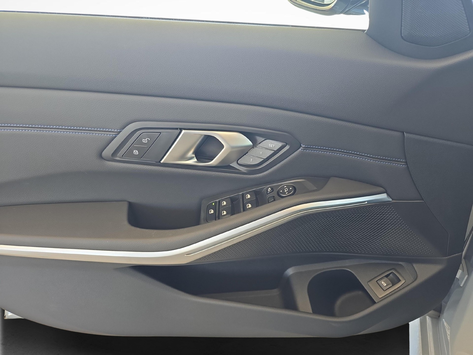 BMW 320d xDrive Touring-image-16