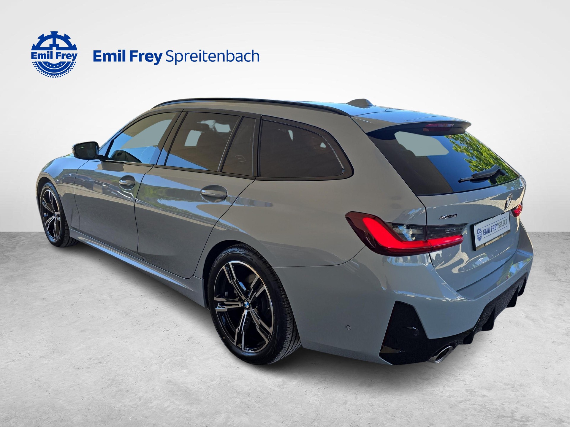 BMW 320d xDrive Touring-image-2