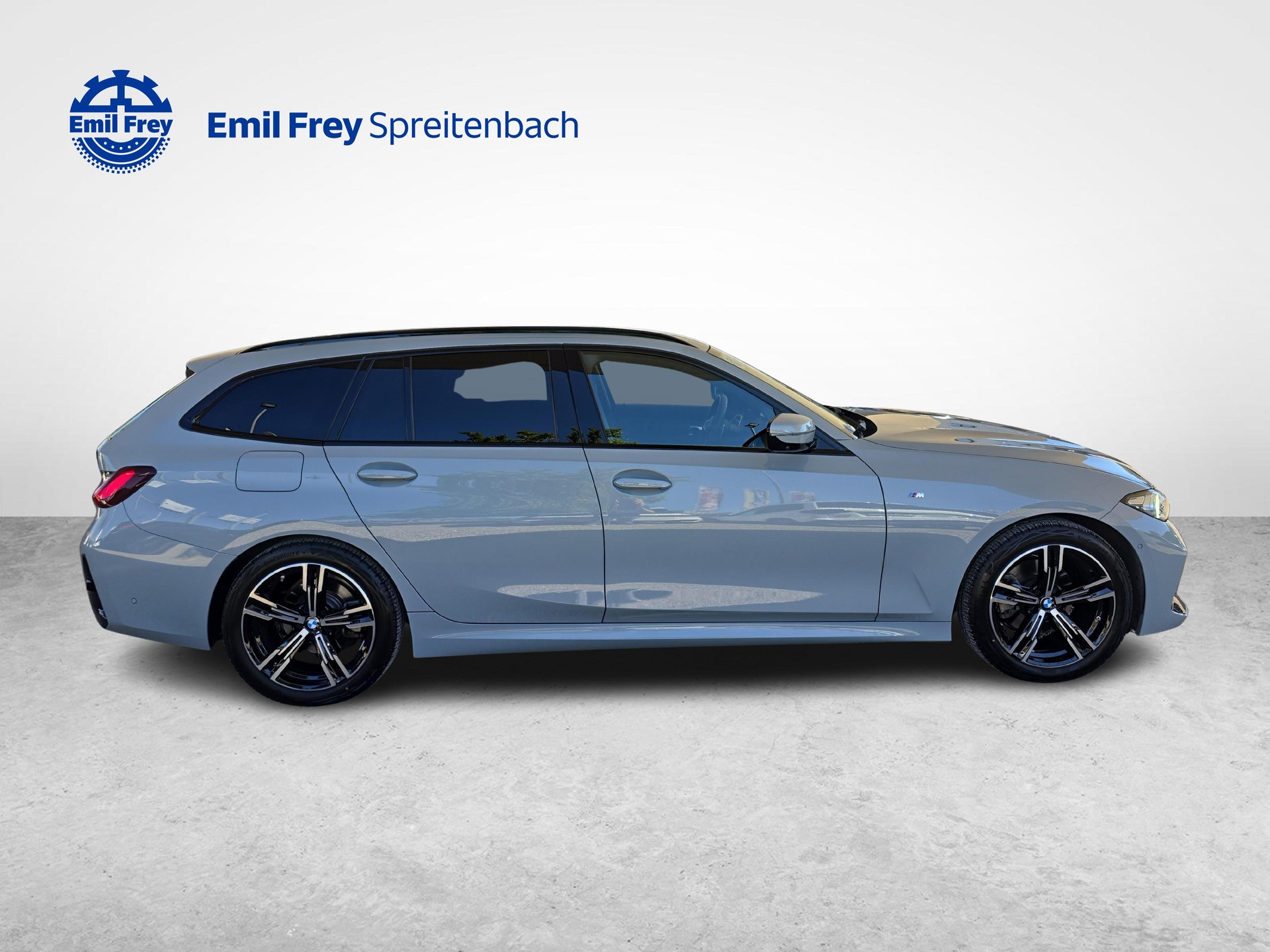 BMW 320d xDrive Touring-image-5