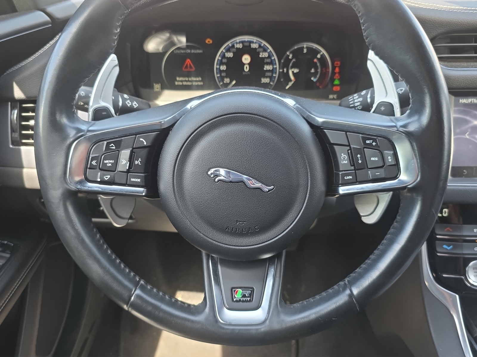 JAGUAR XF 20d Pure AWD Automatic-image-12