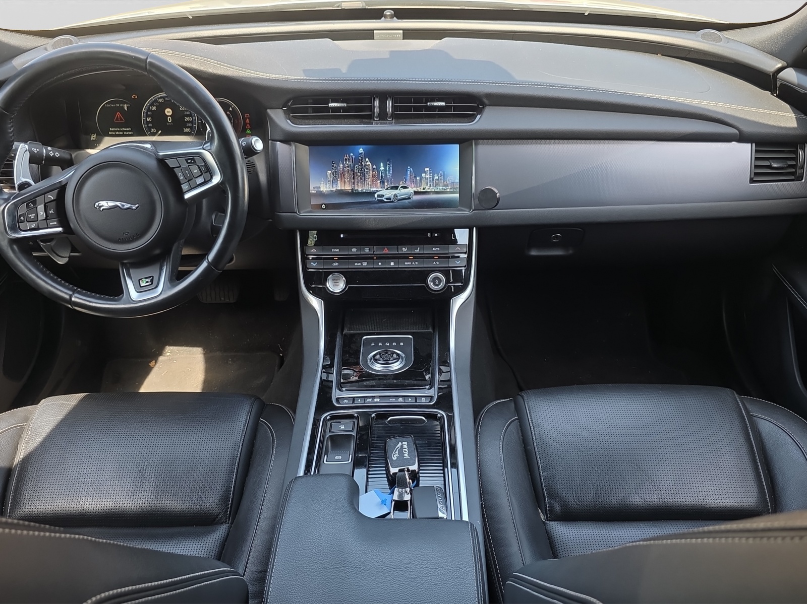 JAGUAR XF 20d Pure AWD Automatic-image-10