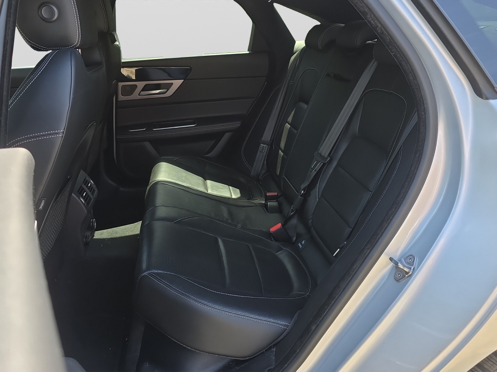 JAGUAR XF 20d Pure AWD Automatic-image-8