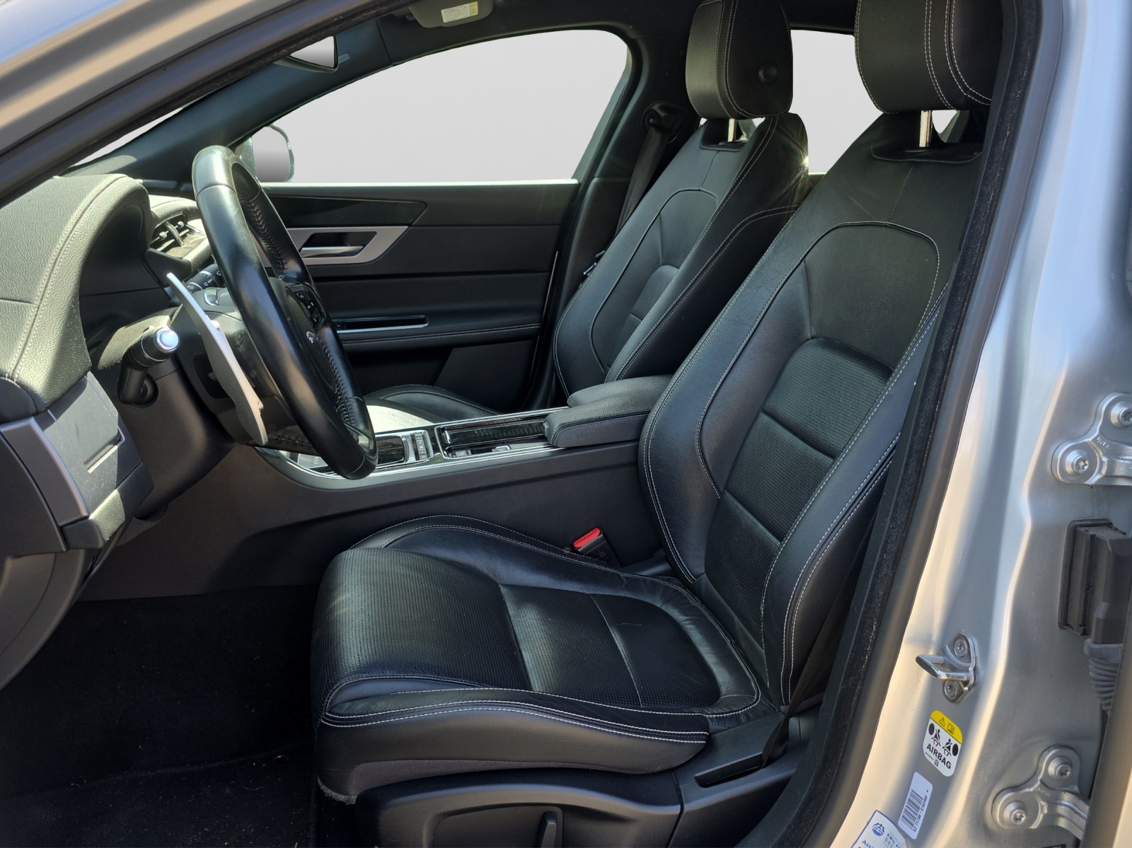 JAGUAR XF 20d Pure AWD Automatic-image-7