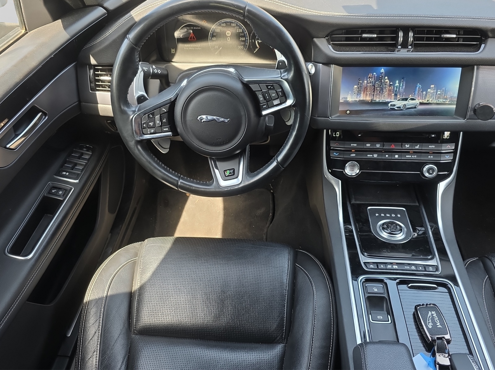 JAGUAR XF 20d Pure AWD Automatic-image-9