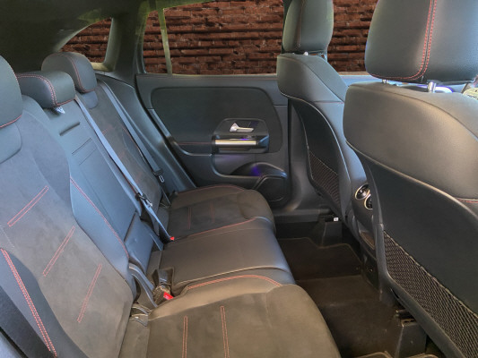 MERCEDES-BENZ GLA 250e AMG Line 8G-DCT-image-12