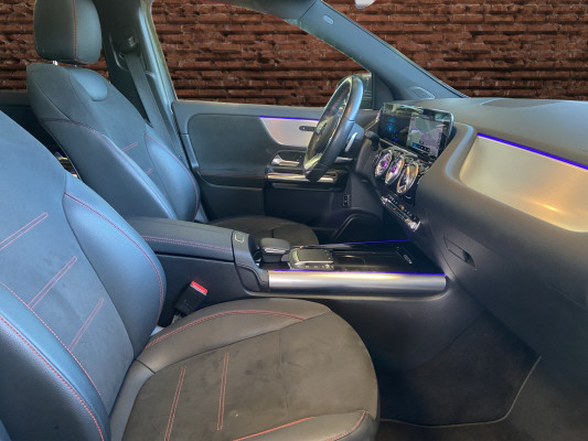 MERCEDES-BENZ GLA 250e AMG Line 8G-DCT-image-11