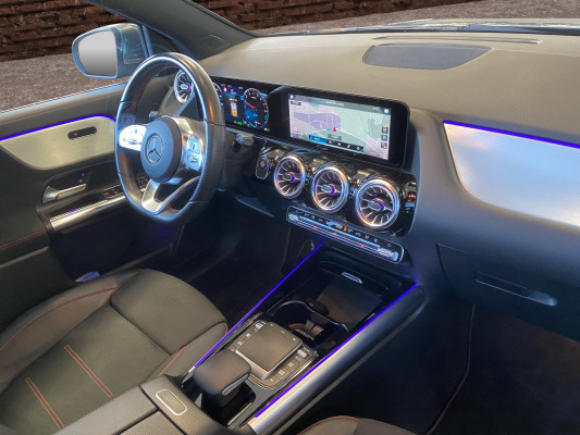MERCEDES-BENZ GLA 250e AMG Line 8G-DCT-image-14