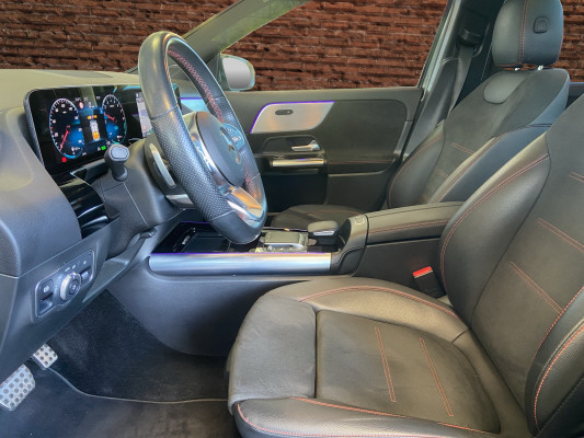 MERCEDES-BENZ GLA 250e AMG Line 8G-DCT-image-10