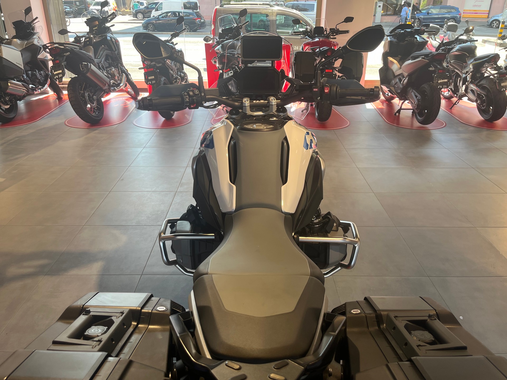BMW R 1300 GS-image-13
