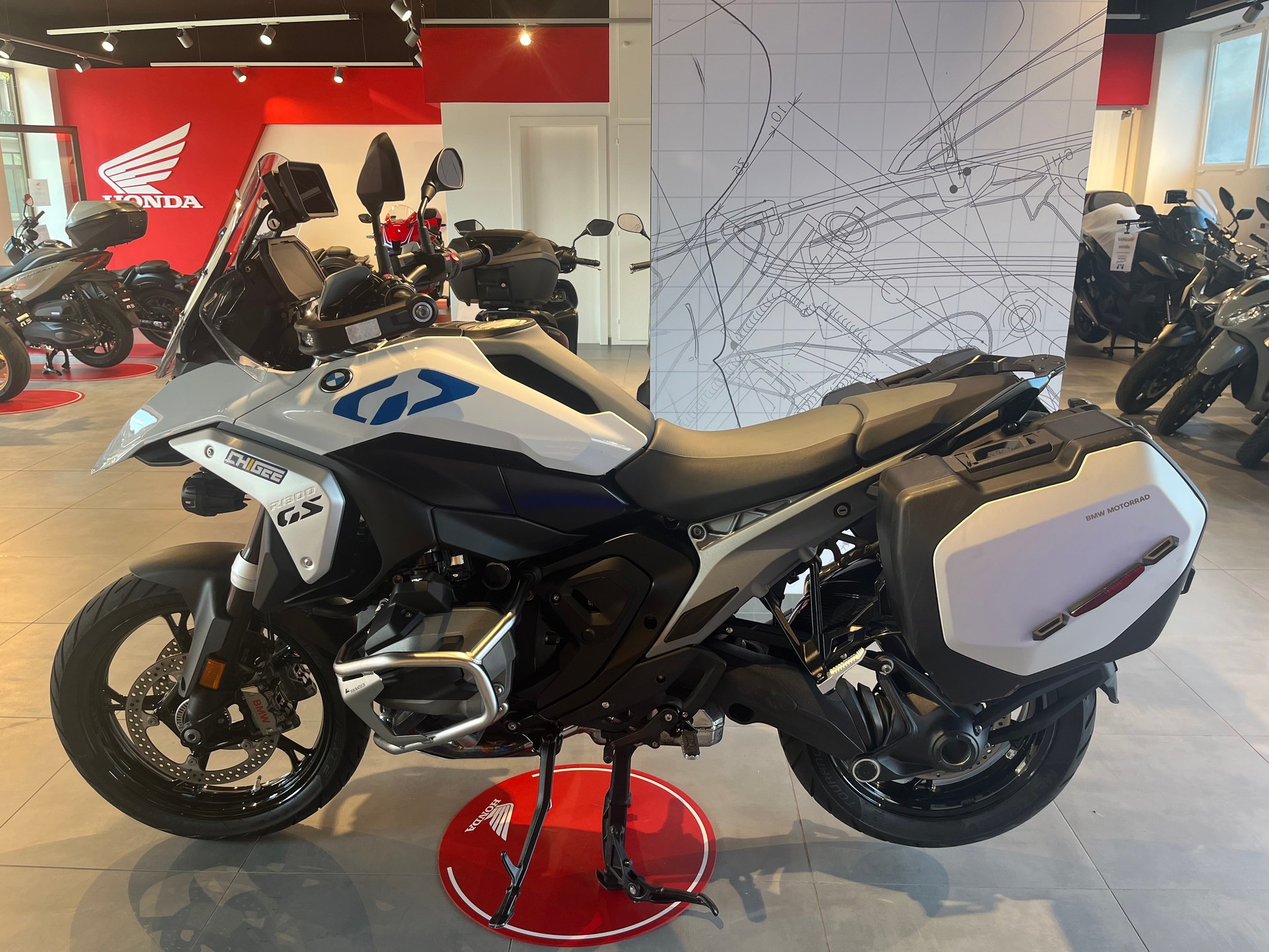 BMW R 1300 GS-image-6