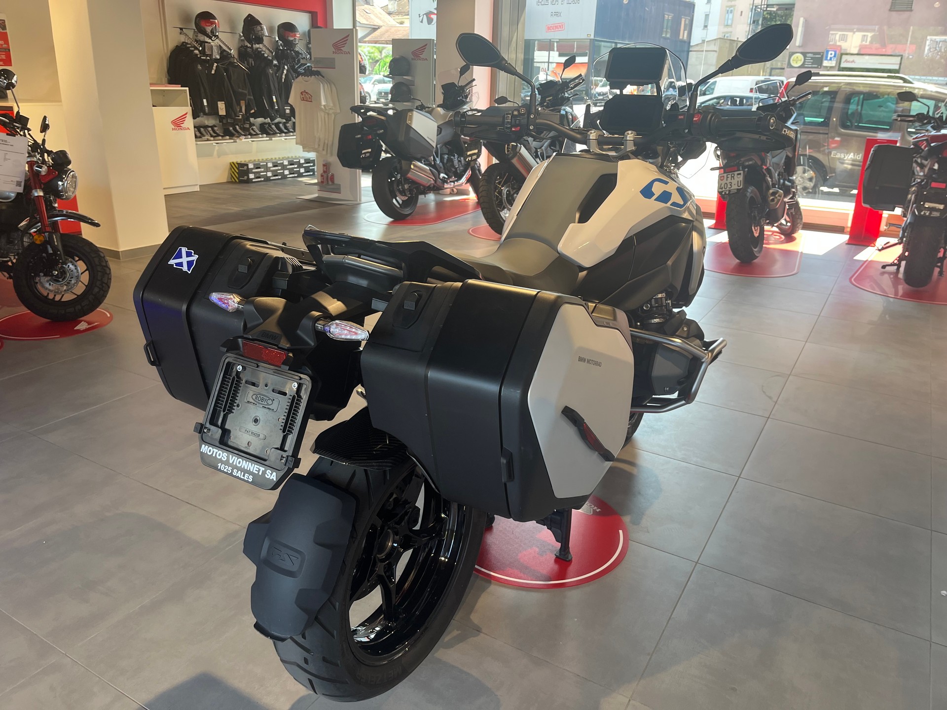 BMW R 1300 GS-image-3