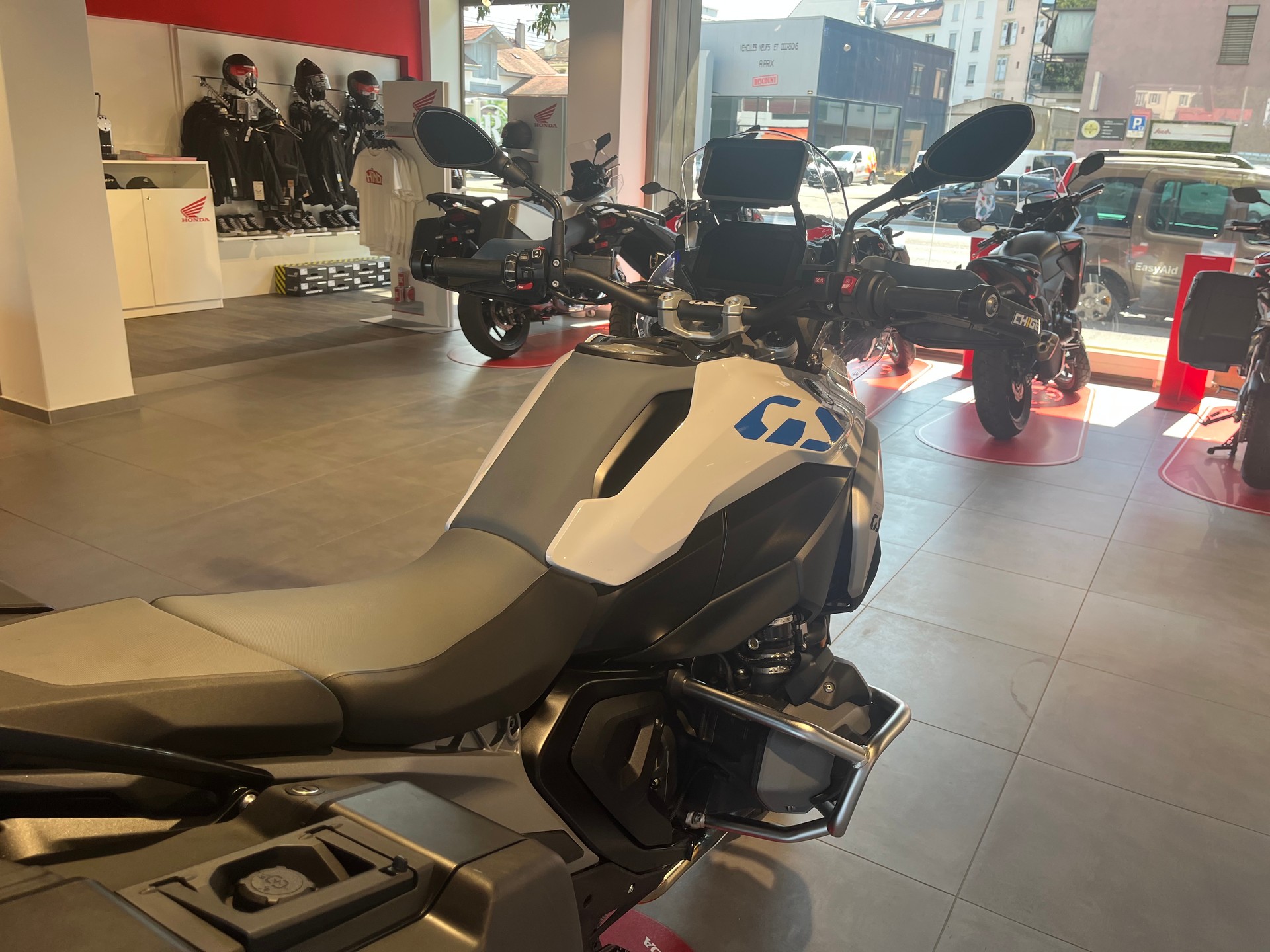 BMW R 1300 GS-image-15