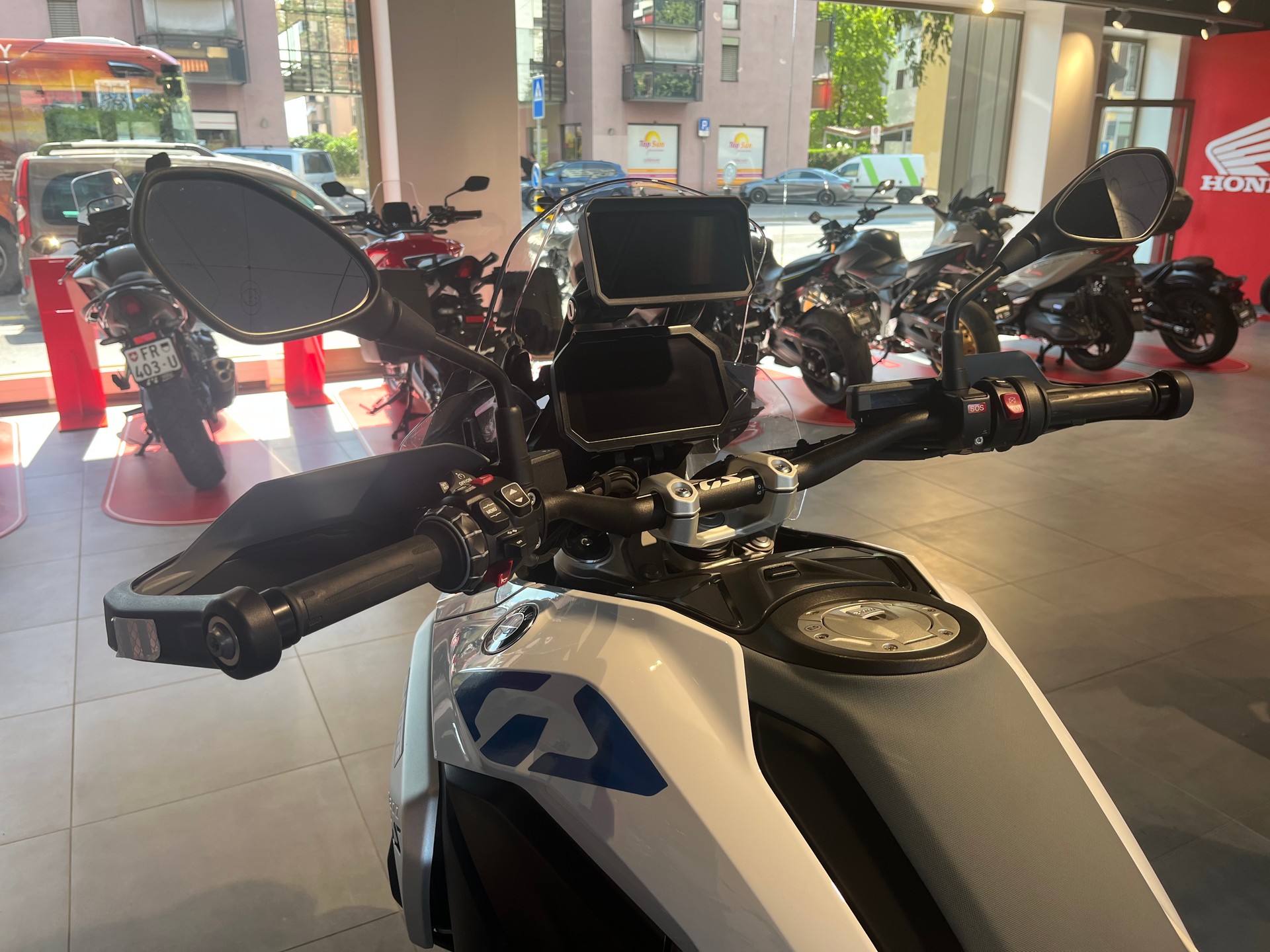 BMW R 1300 GS-image-7