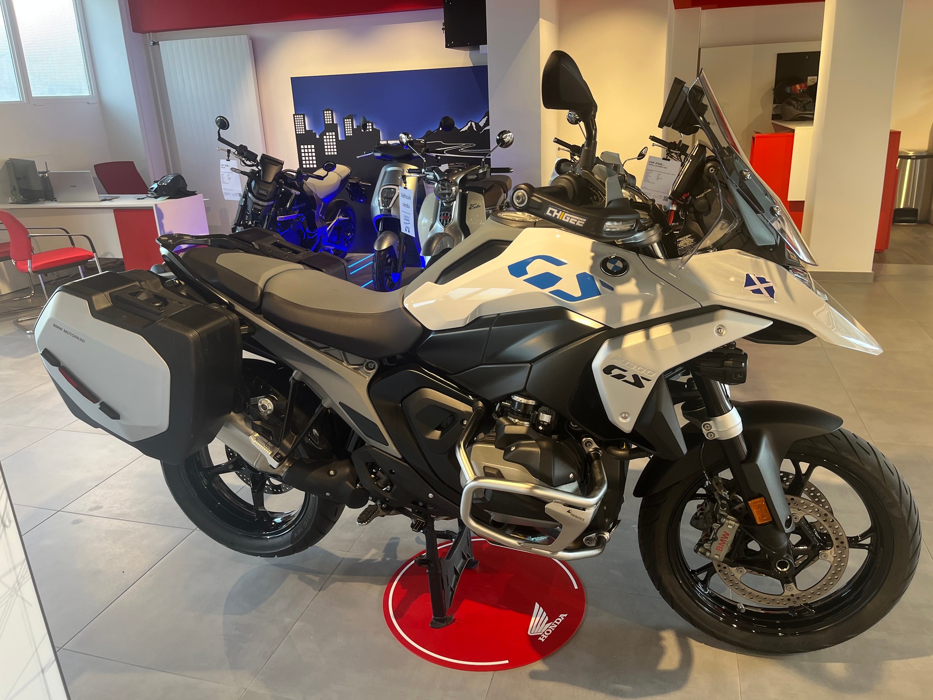 BMW R 1300 GS-image-2