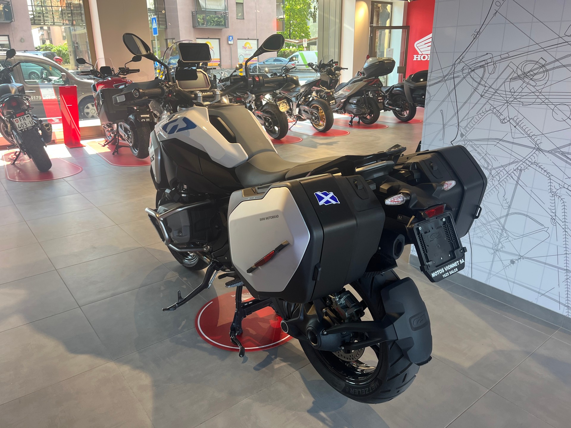 BMW R 1300 GS-image-5