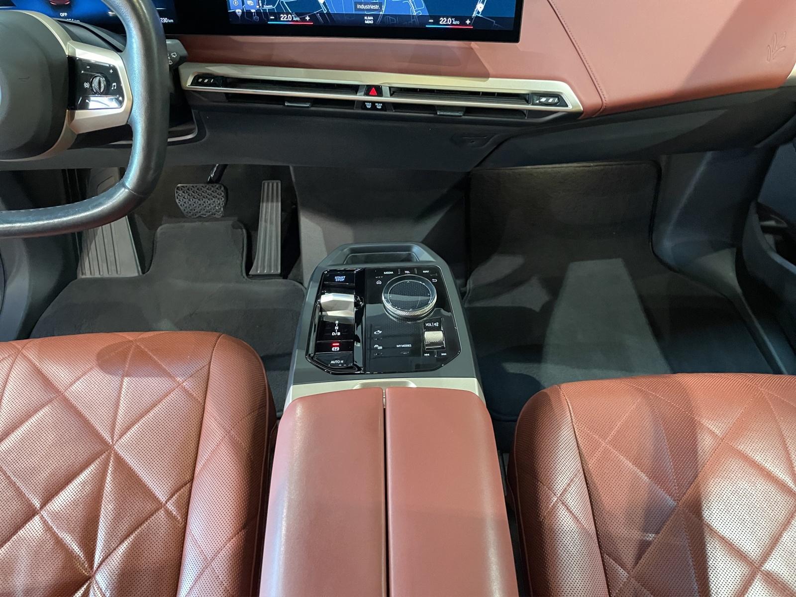 BMW iX xDrive40 SPORTPAKET Attraktiven Leasingzinssatz ab 1,9 % bei Abschluss einer BMW Fahrzeugversicherung.-image-12
