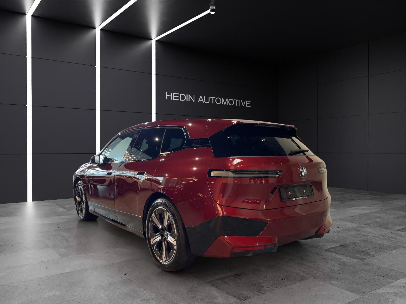 BMW iX xDrive40 SPORTPAKET Attraktiven Leasingzinssatz ab 1,9 % bei Abschluss einer BMW Fahrzeugversicherung.-image-3