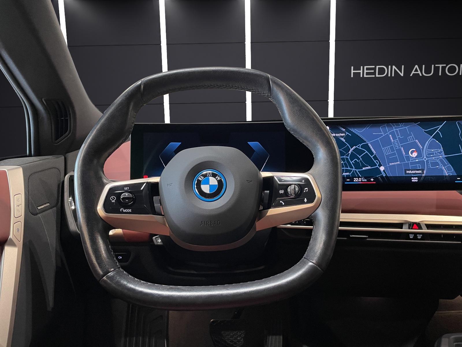 BMW iX xDrive40 SPORTPAKET Attraktiven Leasingzinssatz ab 1,9 % bei Abschluss einer BMW Fahrzeugversicherung.-image-11