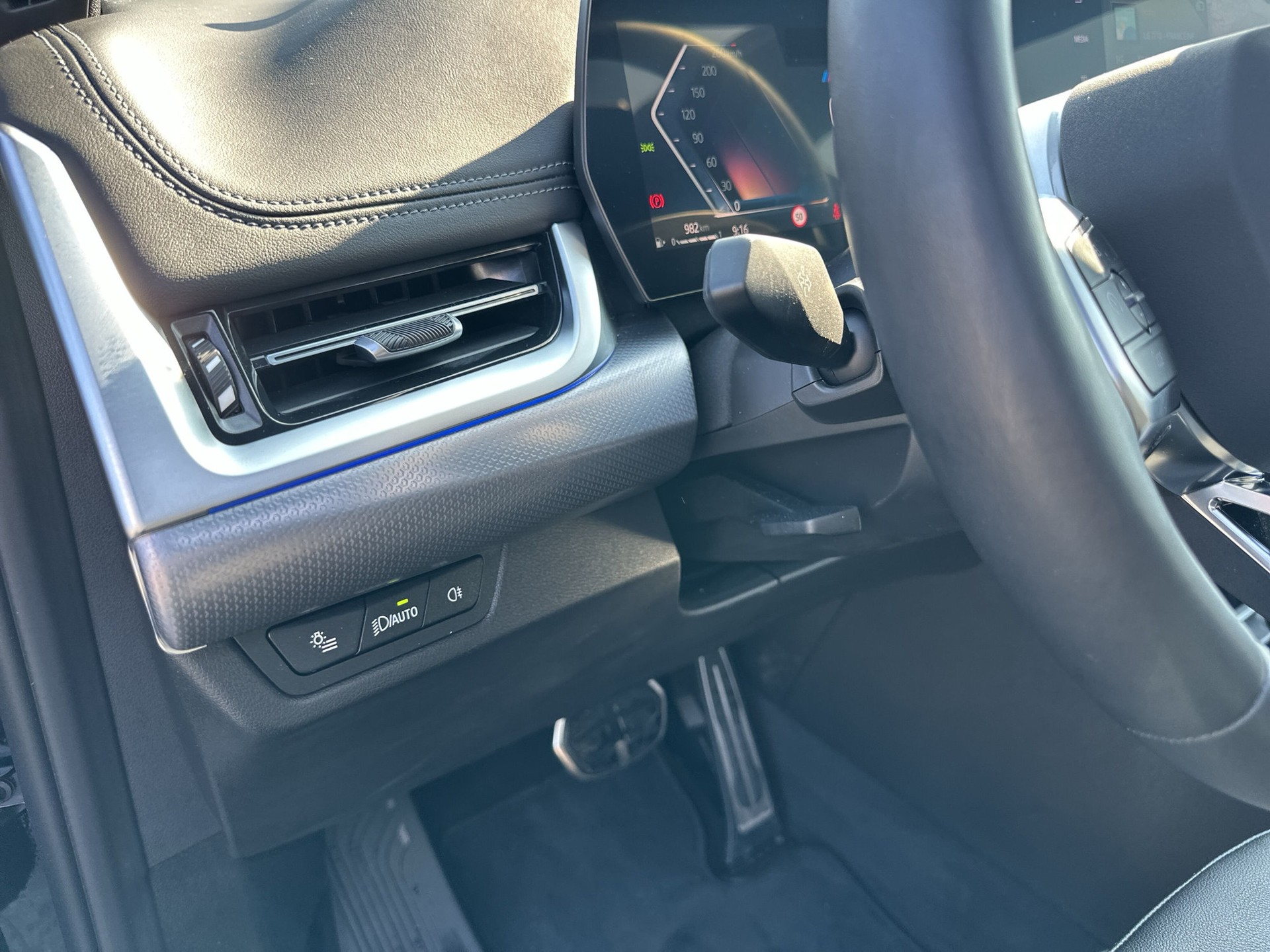 BMW 220i Active Tourer M Sport DKG-image-18