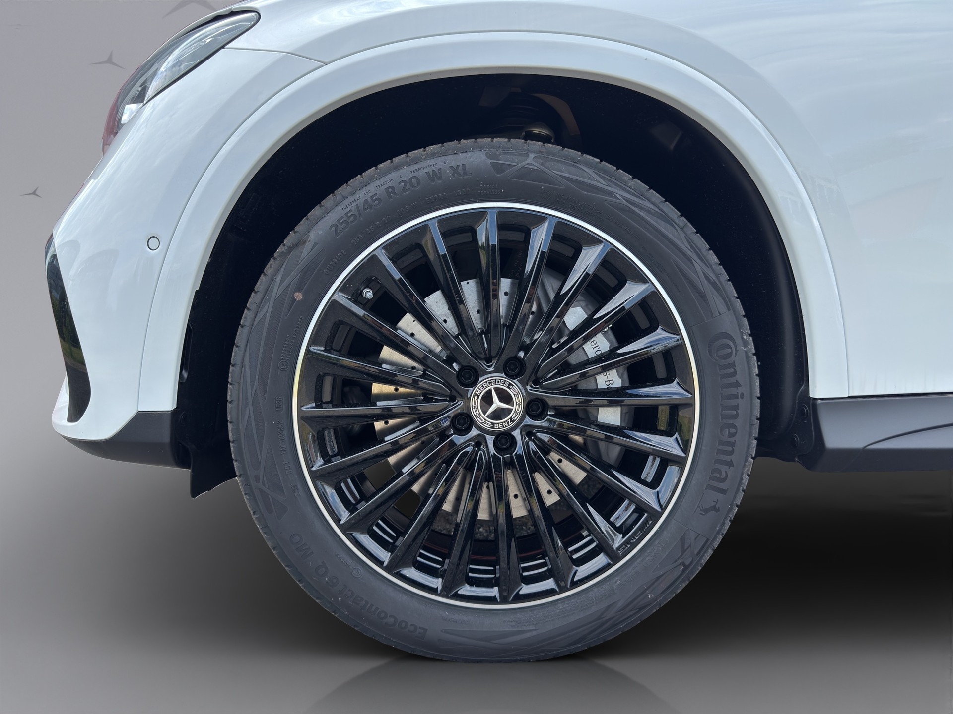 MERCEDES-BENZ GLC 300 e EQ Star AMG Line 4matic-image-2