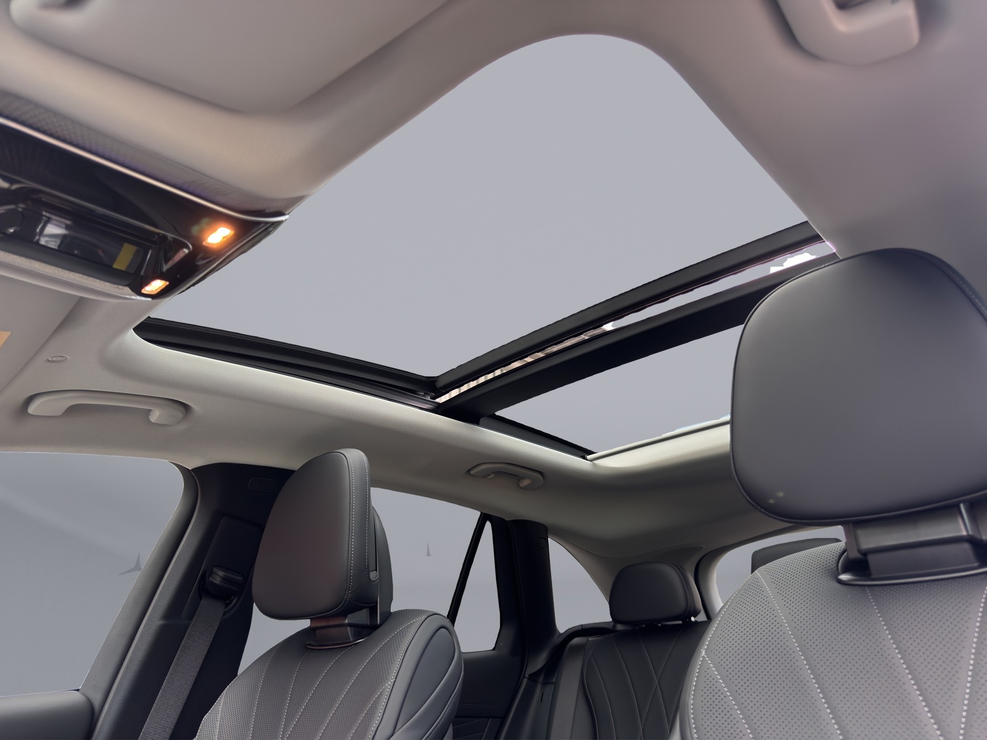 MERCEDES-BENZ GLC 300 e EQ Star AMG Line 4matic-image-22