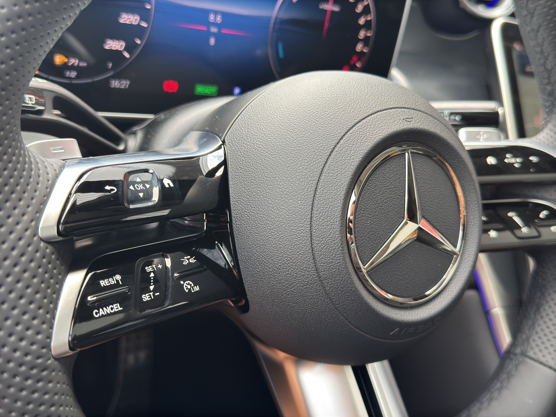 MERCEDES-BENZ GLC 300 e EQ Star AMG Line 4matic-image-19