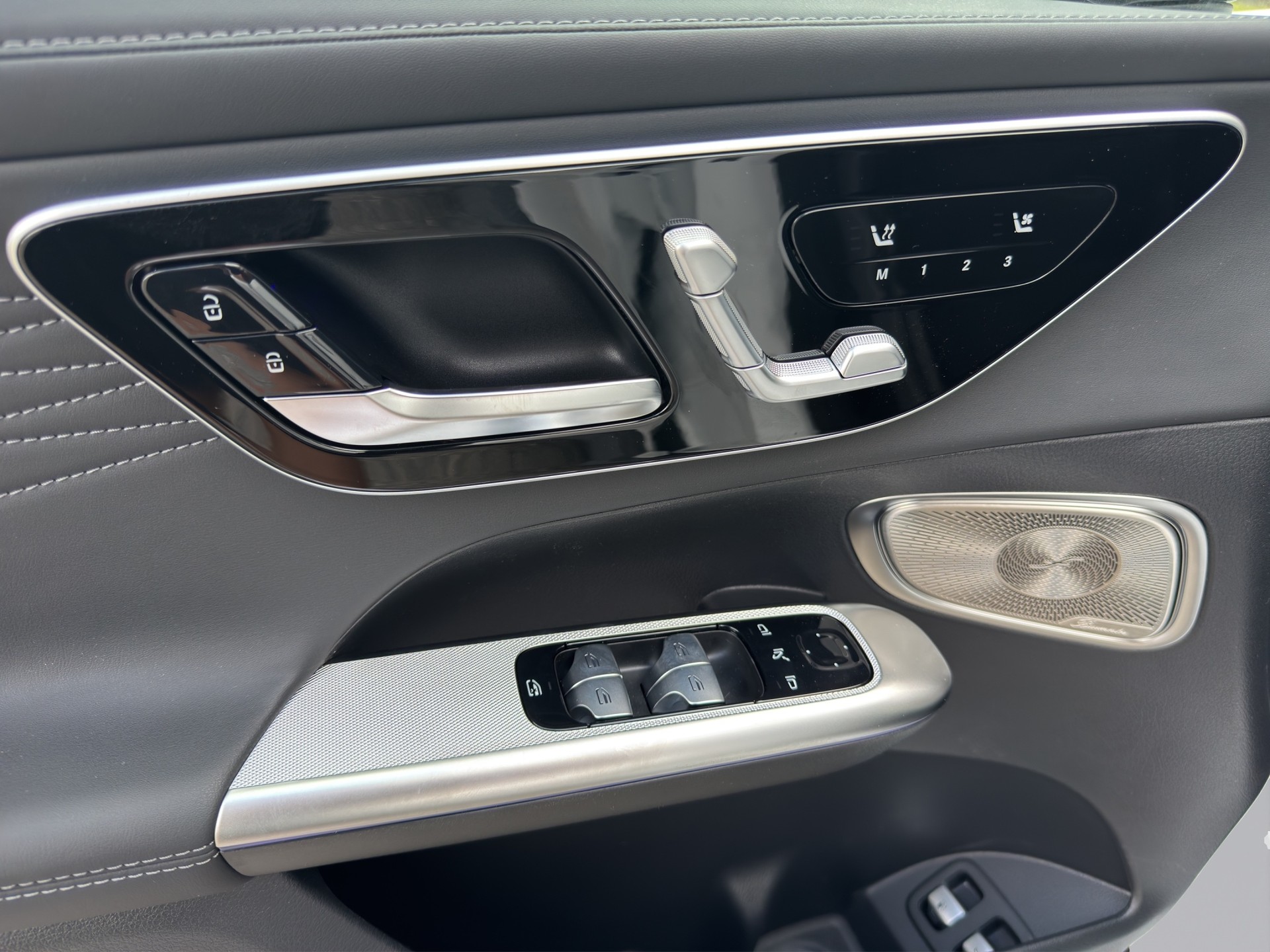 MERCEDES-BENZ GLC 300 e EQ Star AMG Line 4matic-image-10