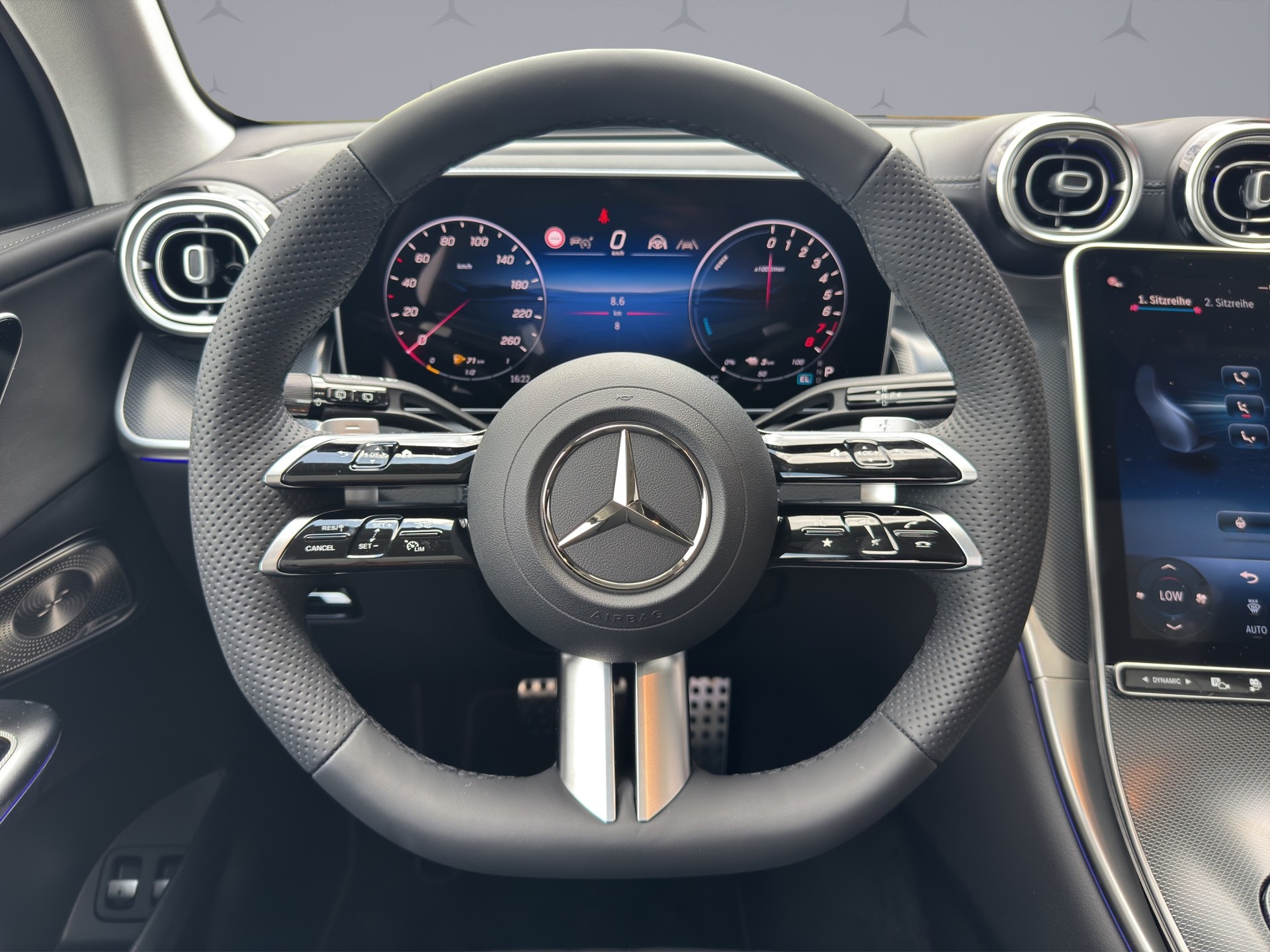 MERCEDES-BENZ GLC 300 e EQ Star AMG Line 4matic-image-11