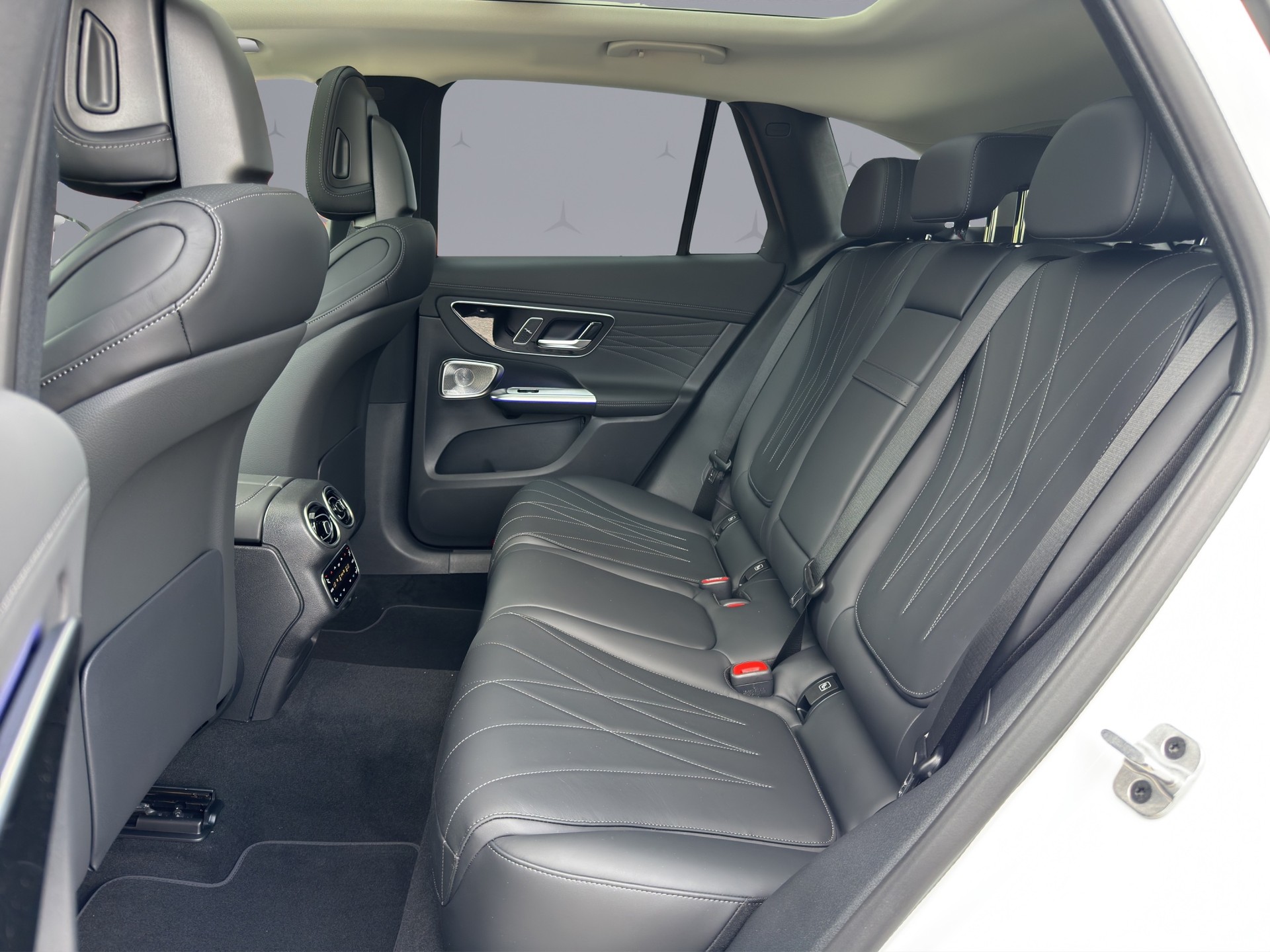 MERCEDES-BENZ GLC 300 e EQ Star AMG Line 4matic-image-12