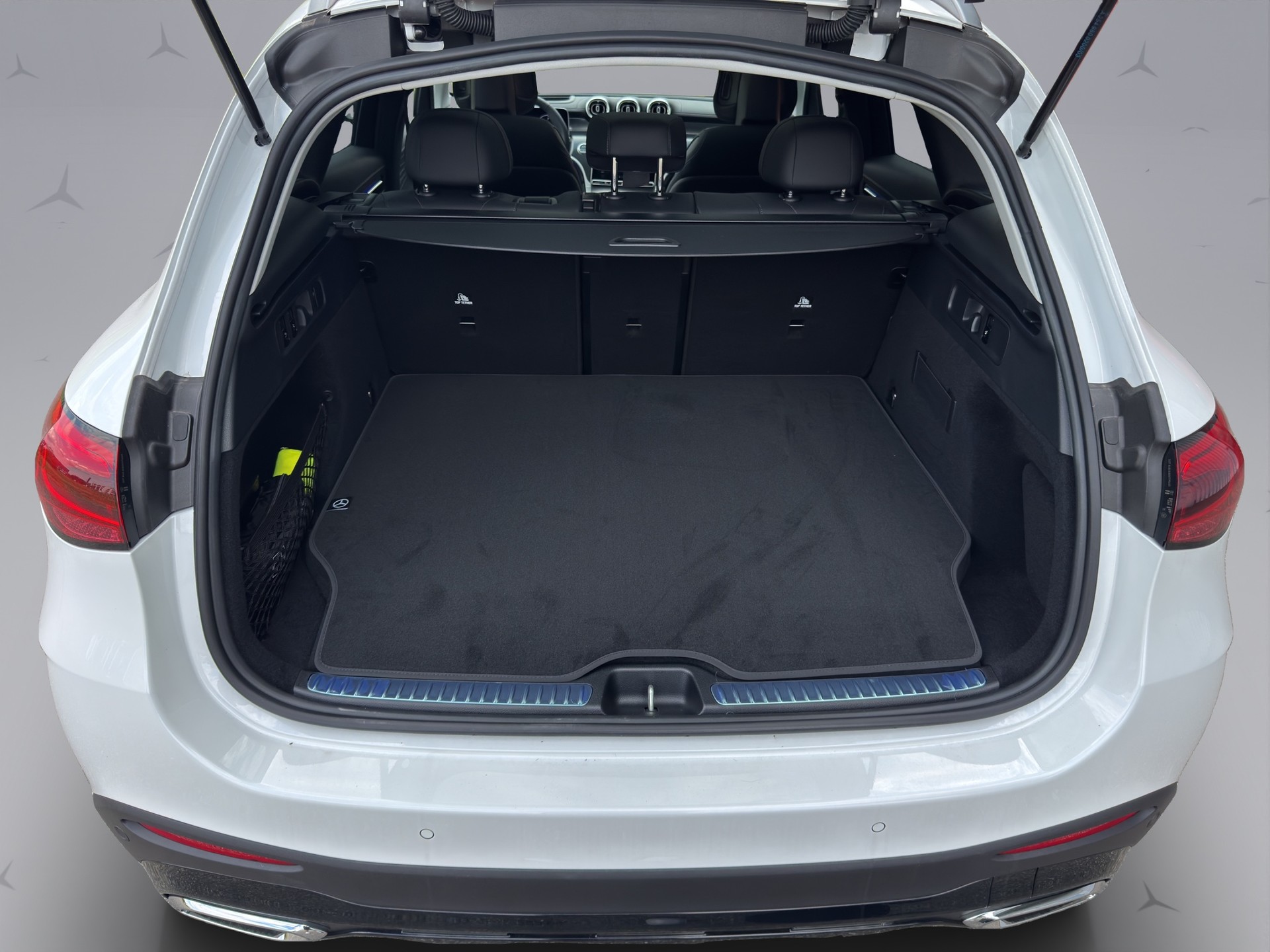 MERCEDES-BENZ GLC 300 e EQ Star AMG Line 4matic-image-18