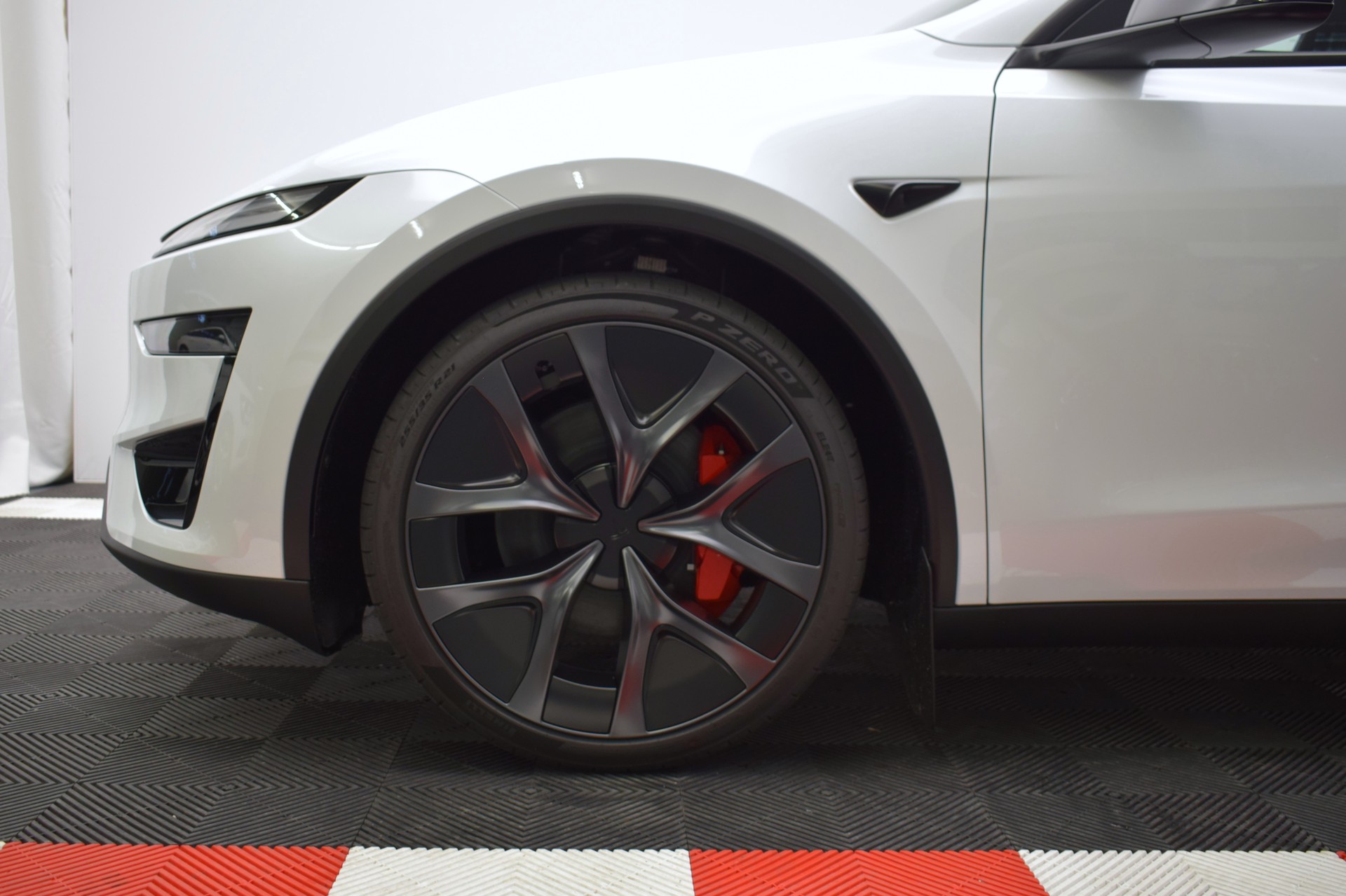 TESLA Model Y Performance AWD 626PS, 21 Zoll, Carbon, Made in Berlin-image-5