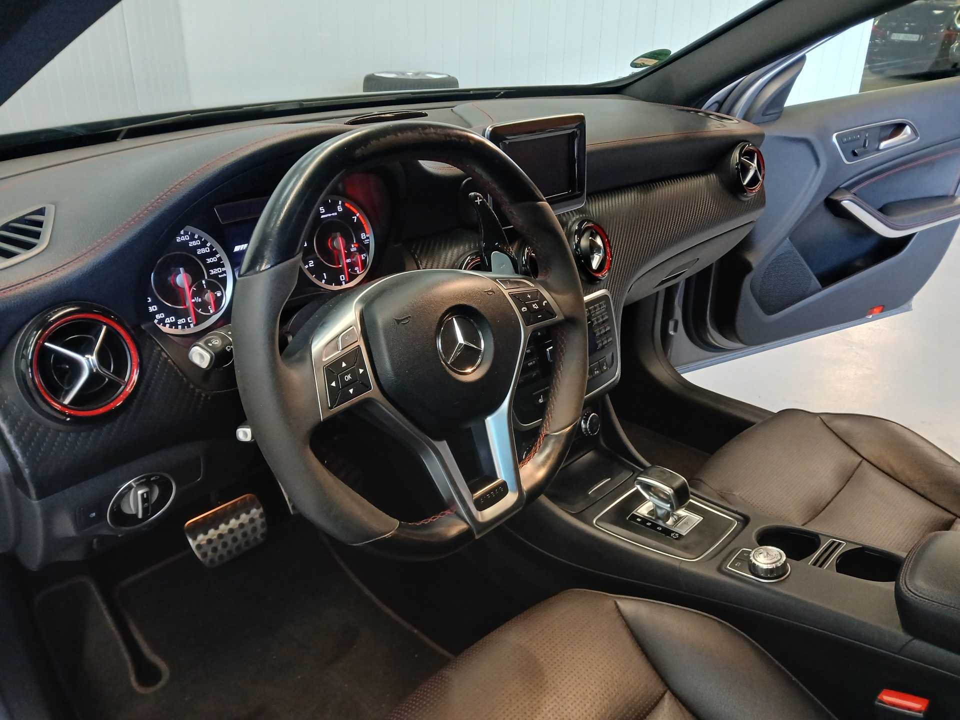 MERCEDES-BENZ A 45 AMG-image-9