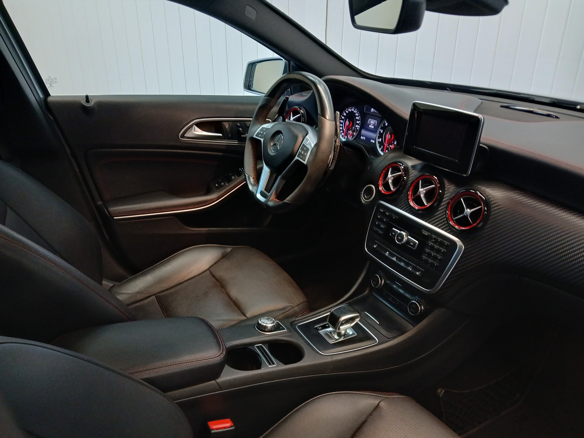 MERCEDES-BENZ A 45 AMG-image-8