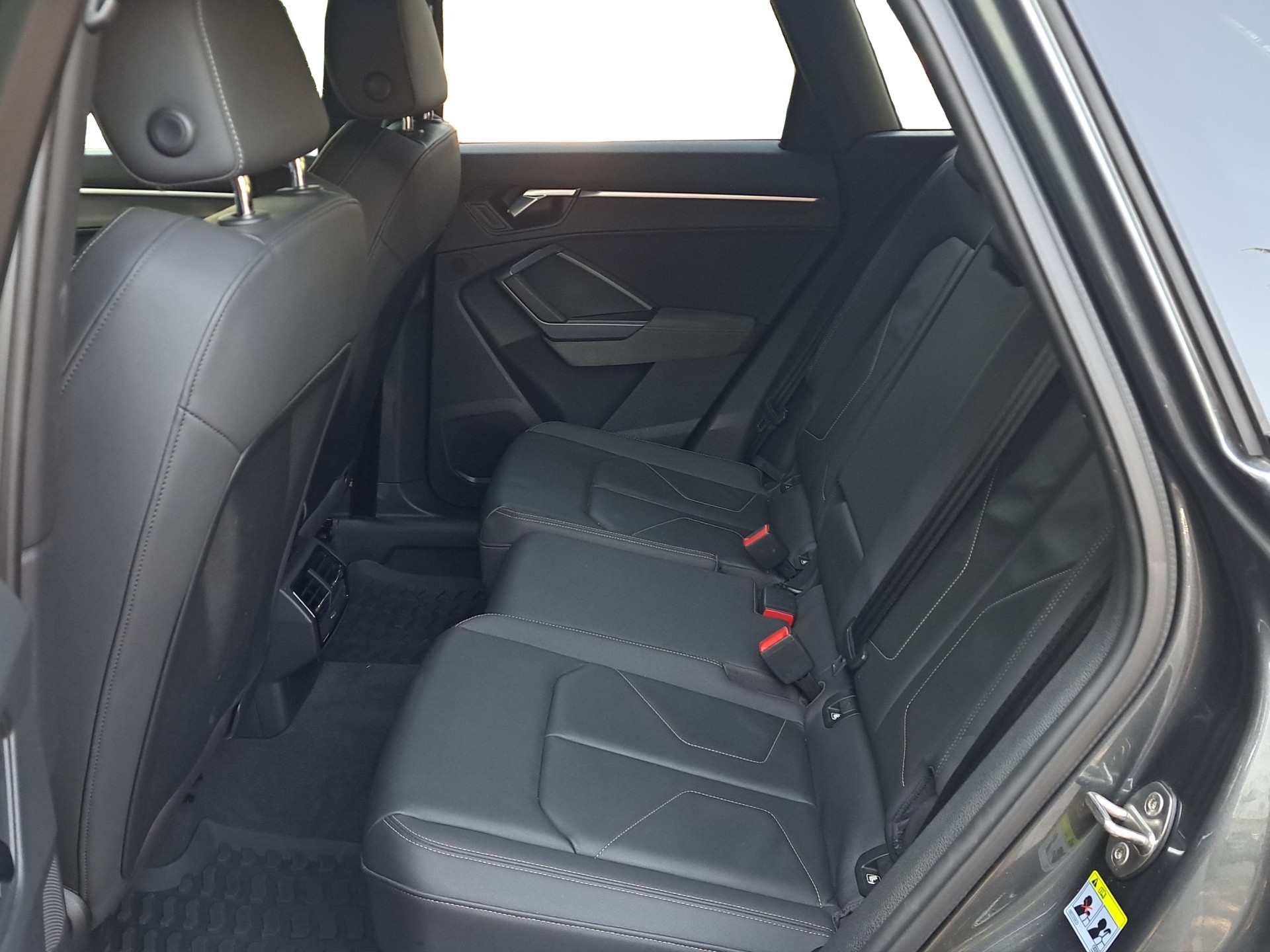 AUDI Q3 40 TDI S line quattro S-tronic *Optikpaket schwarz/mega Ausstattung/Anhängerkupplung*-image-8