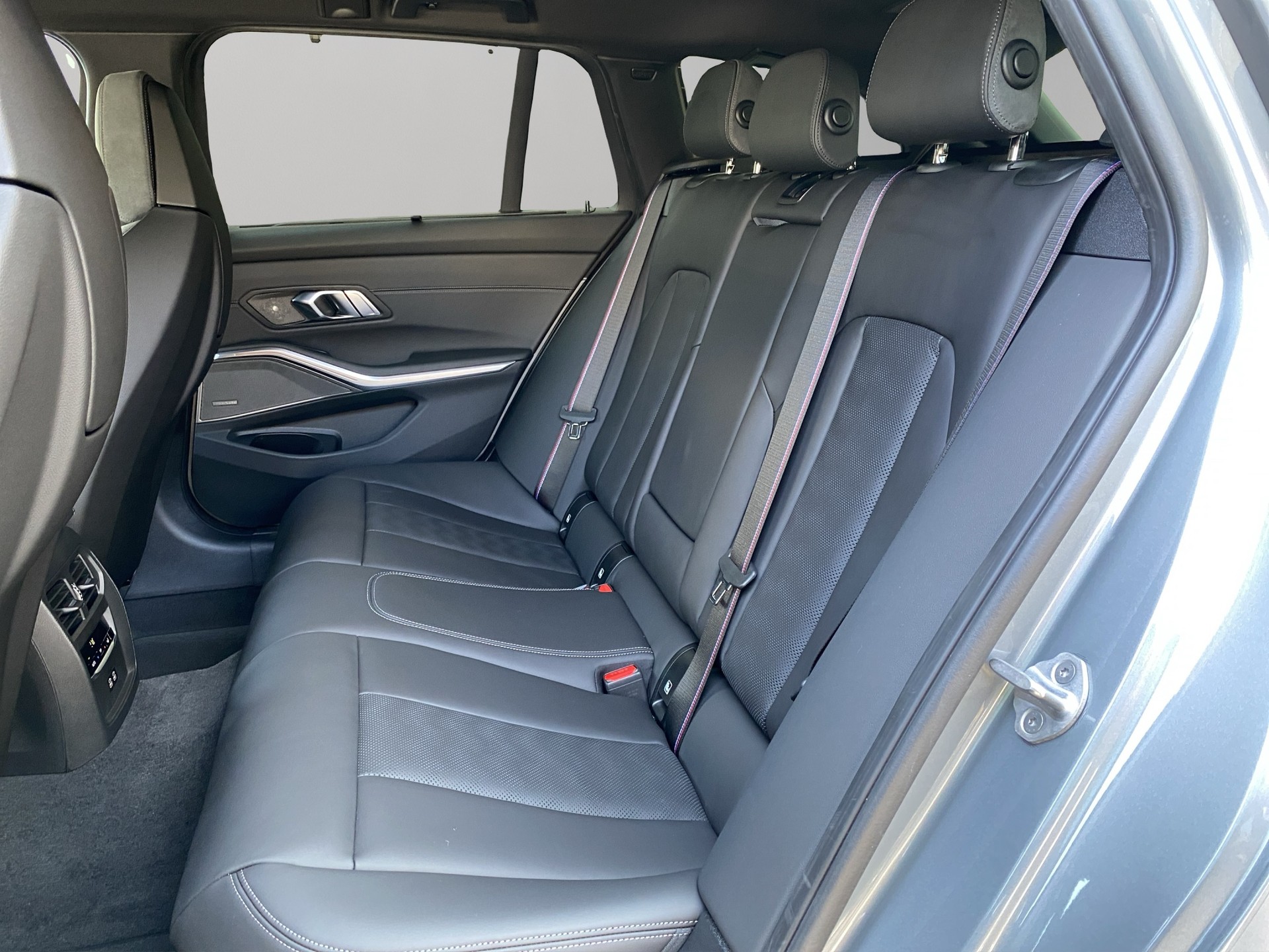 BMW M3 Touring xDrive Competition M-image-16
