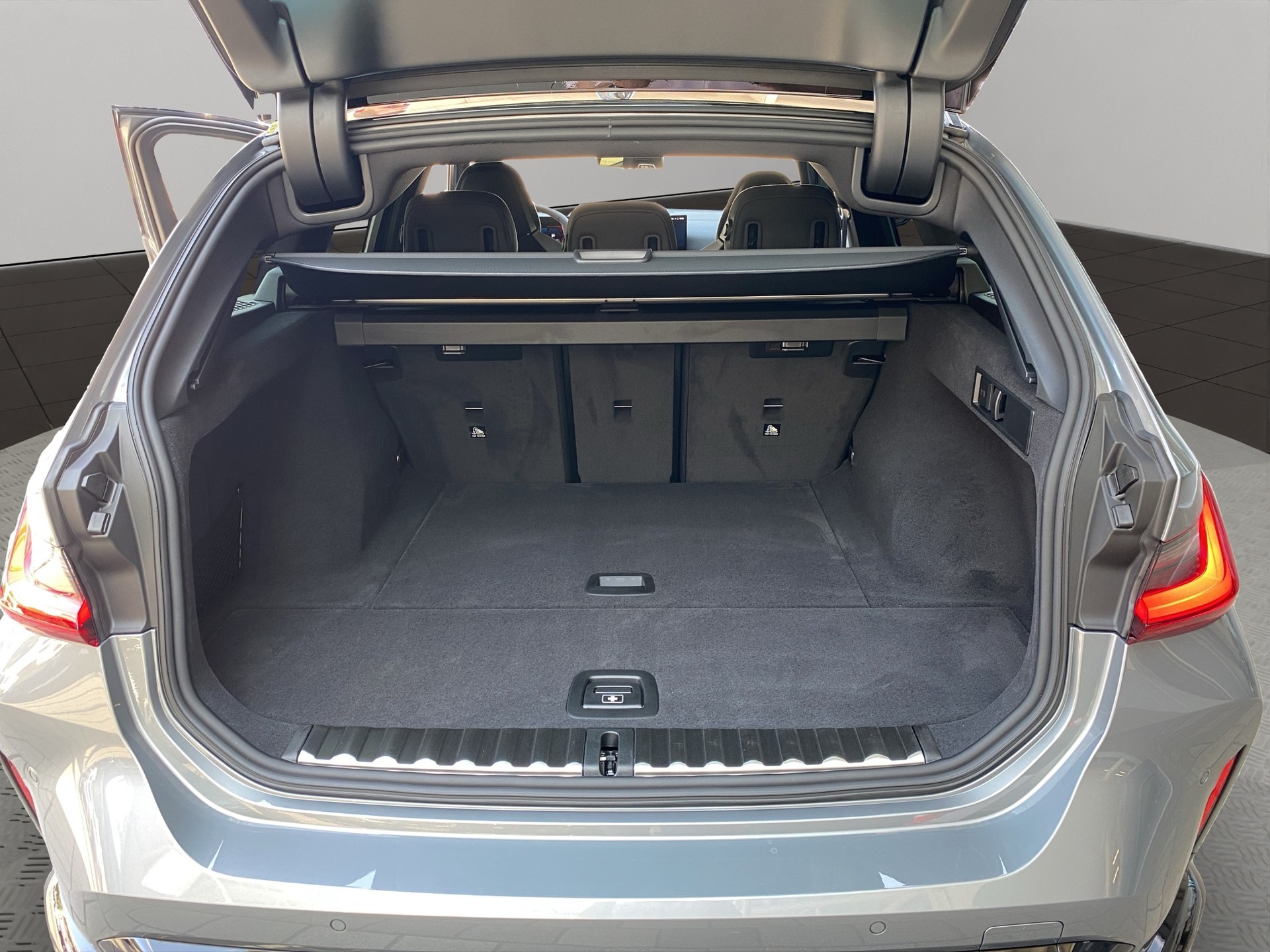 BMW M3 Touring xDrive Competition M-image-17