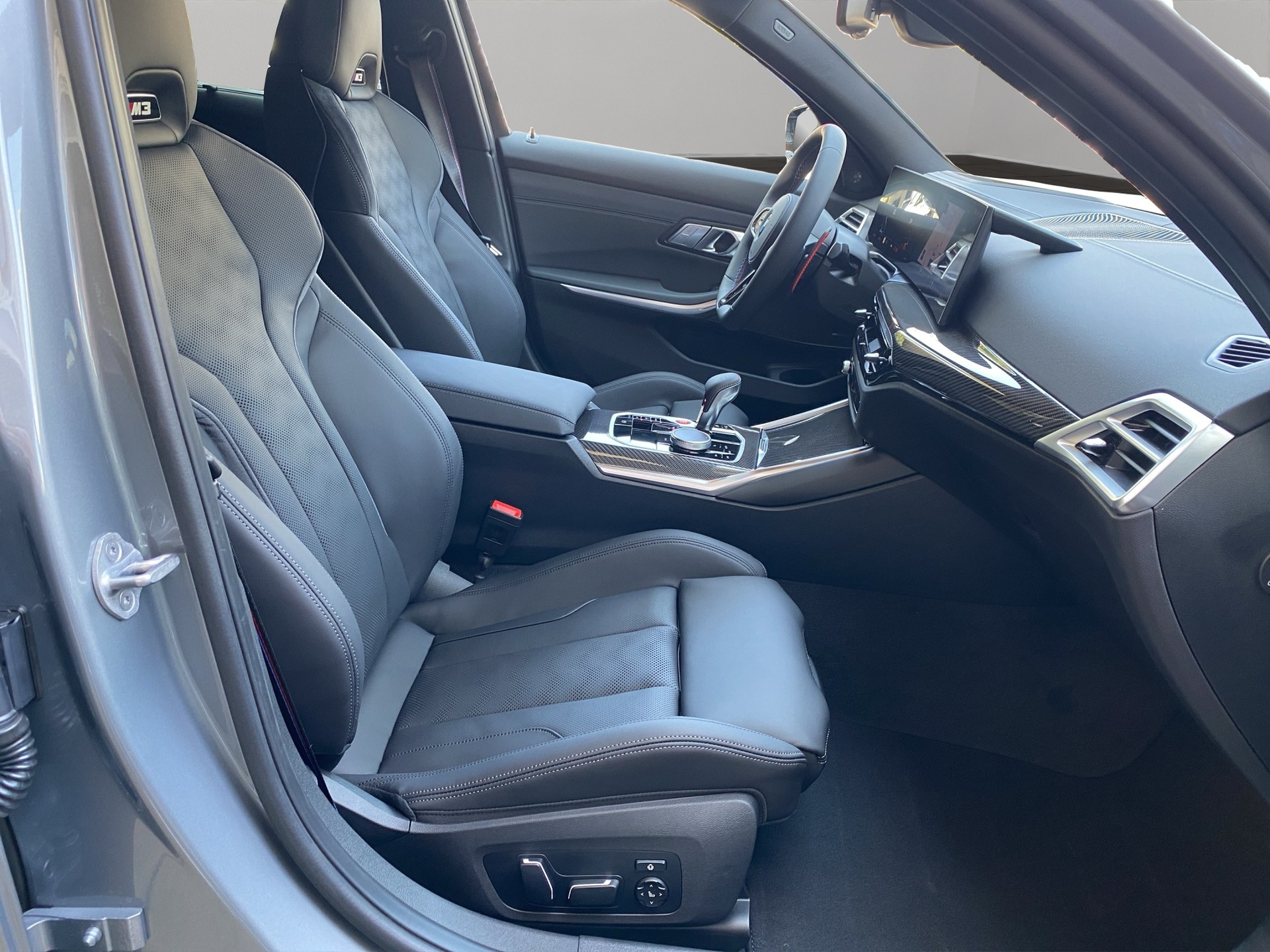 BMW M3 Touring xDrive Competition M-image-18