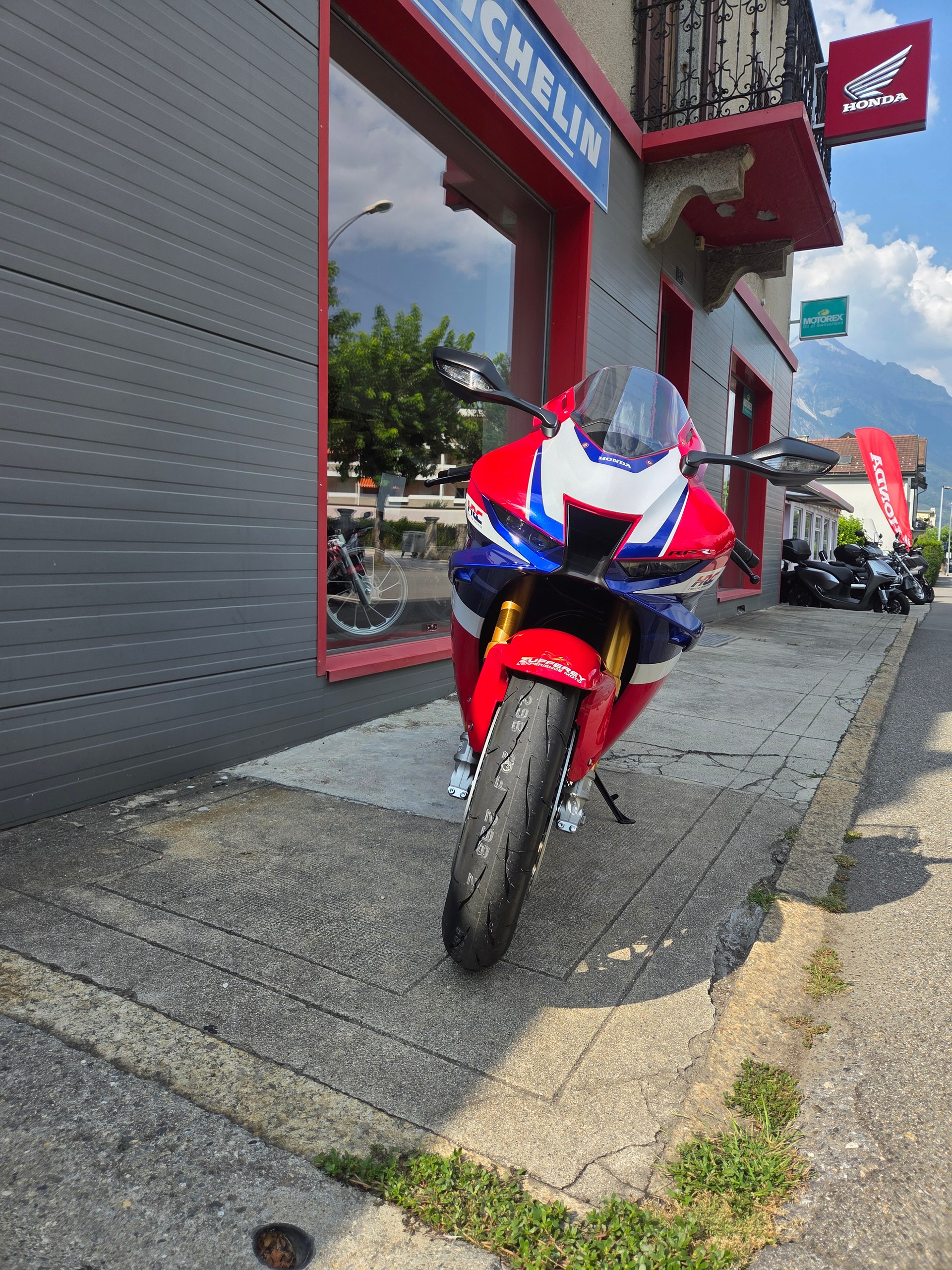 HONDA CBR 1000 RR-R Fireblade SP-image-1