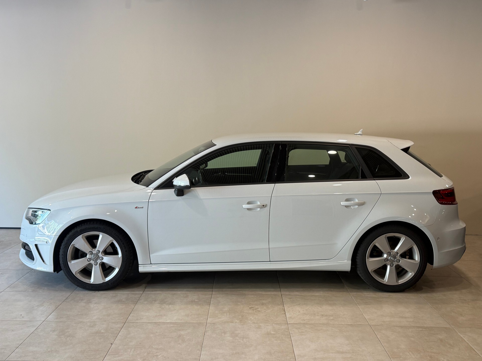 AUDI A3 Sportback 1.4 TFSI Ambition S-tronic S-Line-image-2