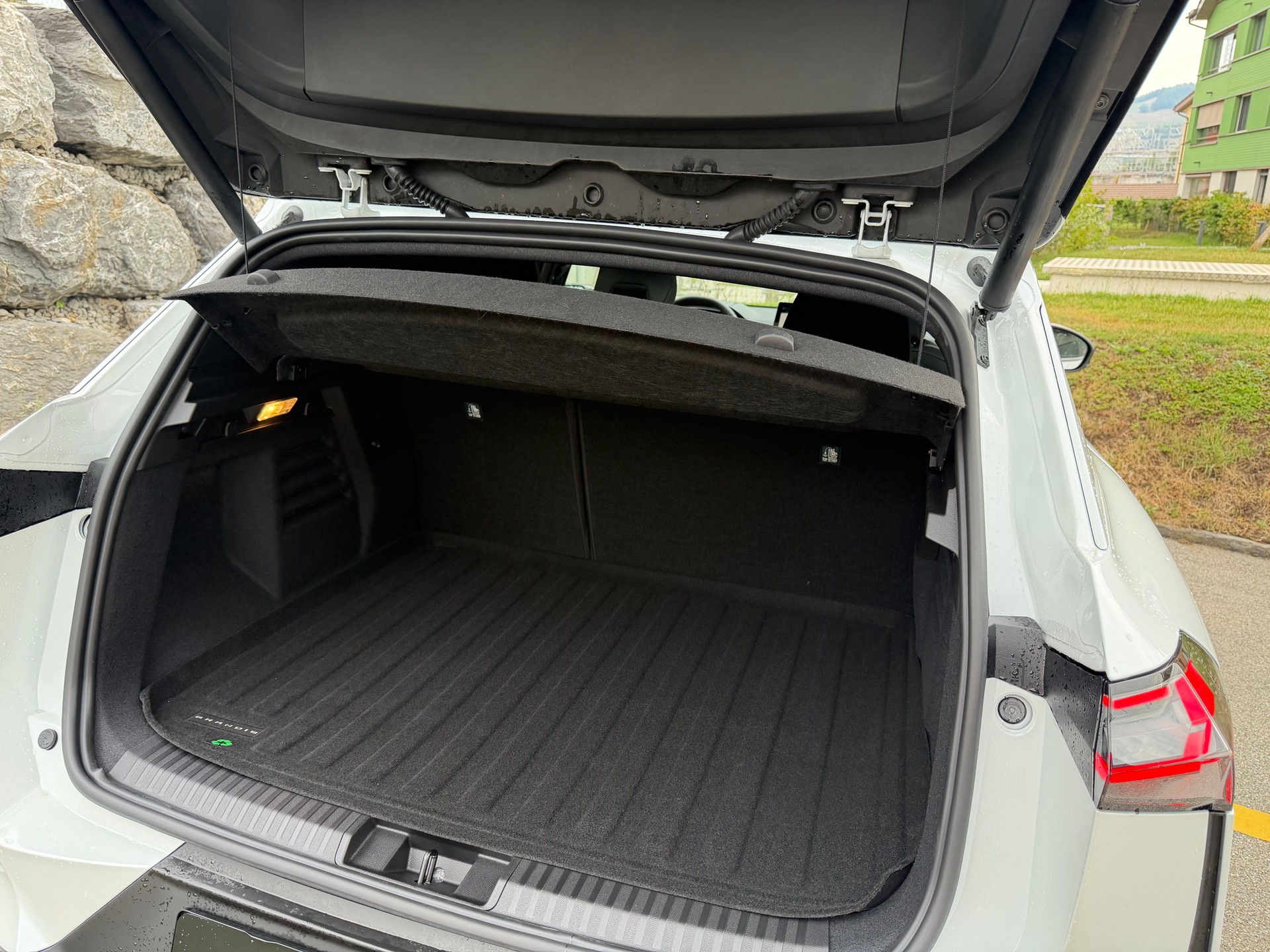 MITSUBISHI Grandis 1.8 HEV Instyle-image-8