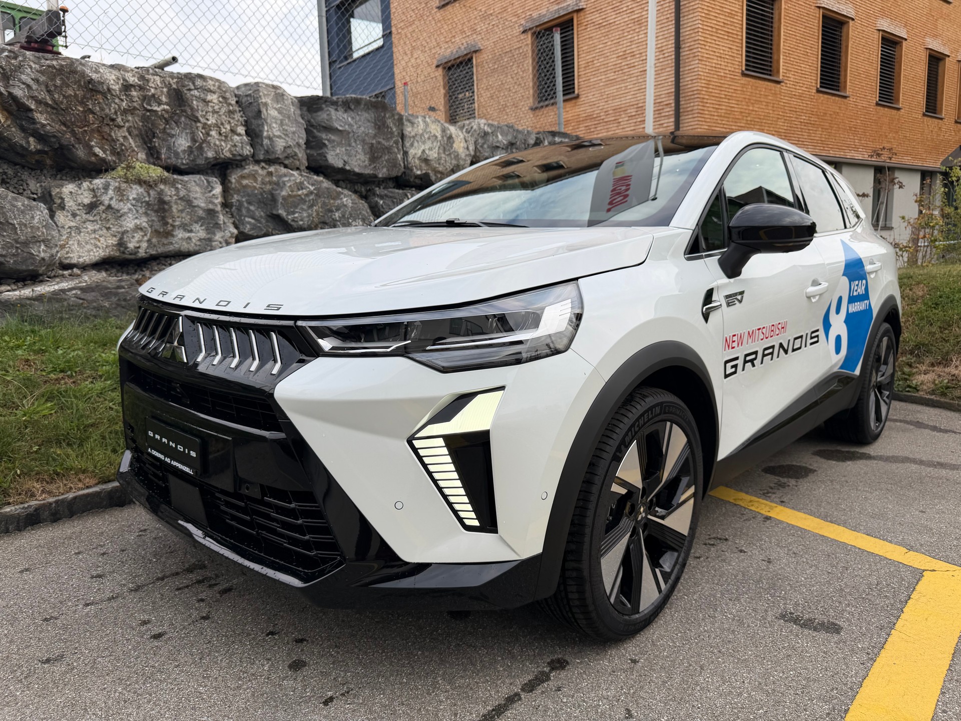 MITSUBISHI Grandis 1.8 HEV Instyle-image-0