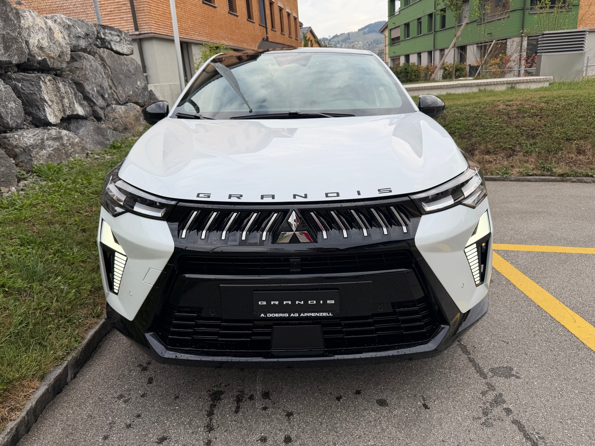 MITSUBISHI Grandis 1.8 HEV Instyle-image-1