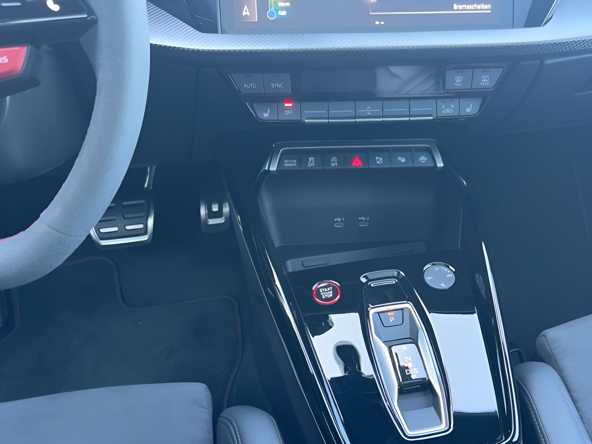 AUDI RS3 Limousine 2.5 TSI quattro S-tronic-image-14