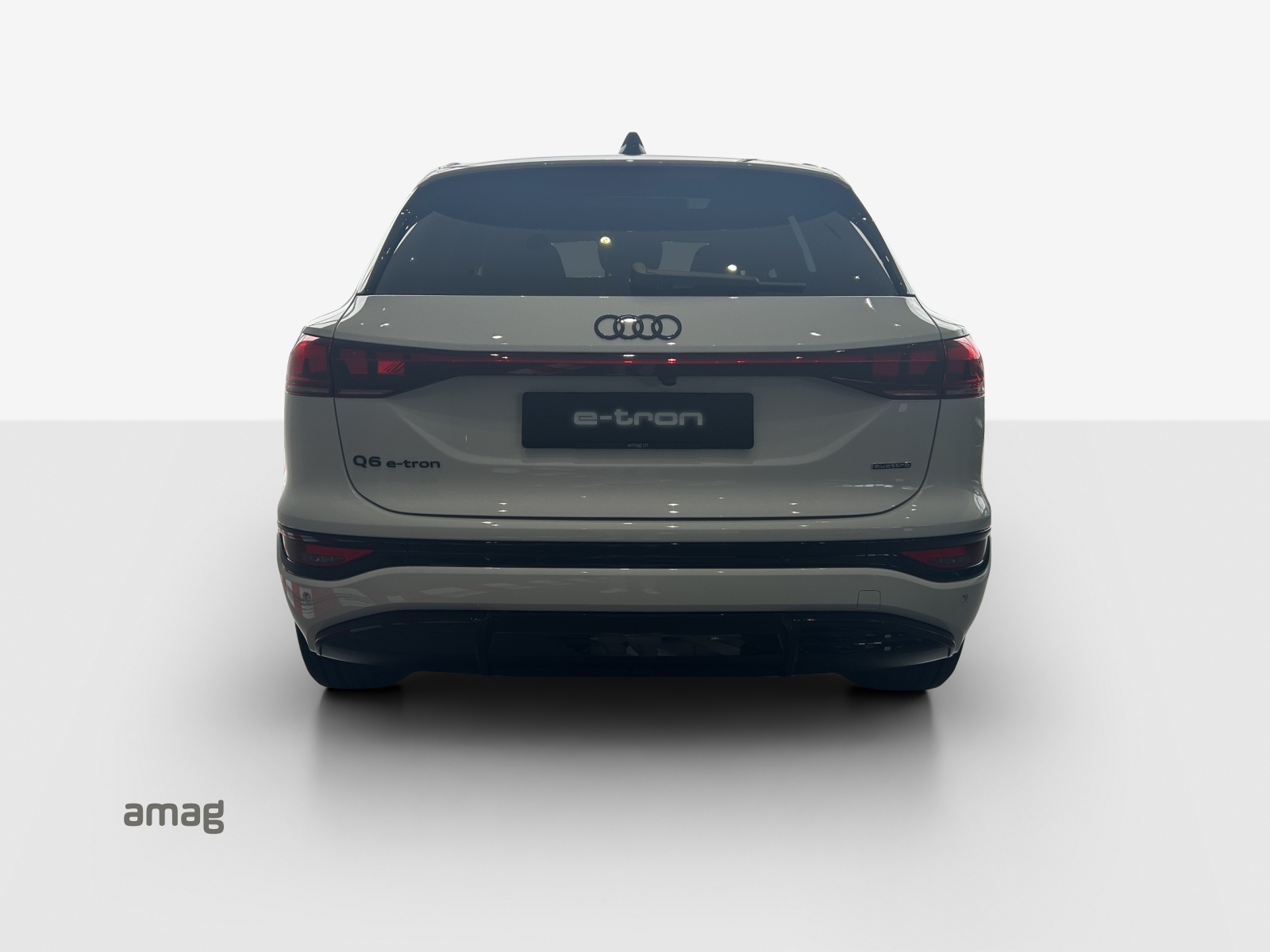 AUDI Q6 e-tron quattro-showroom-element-3