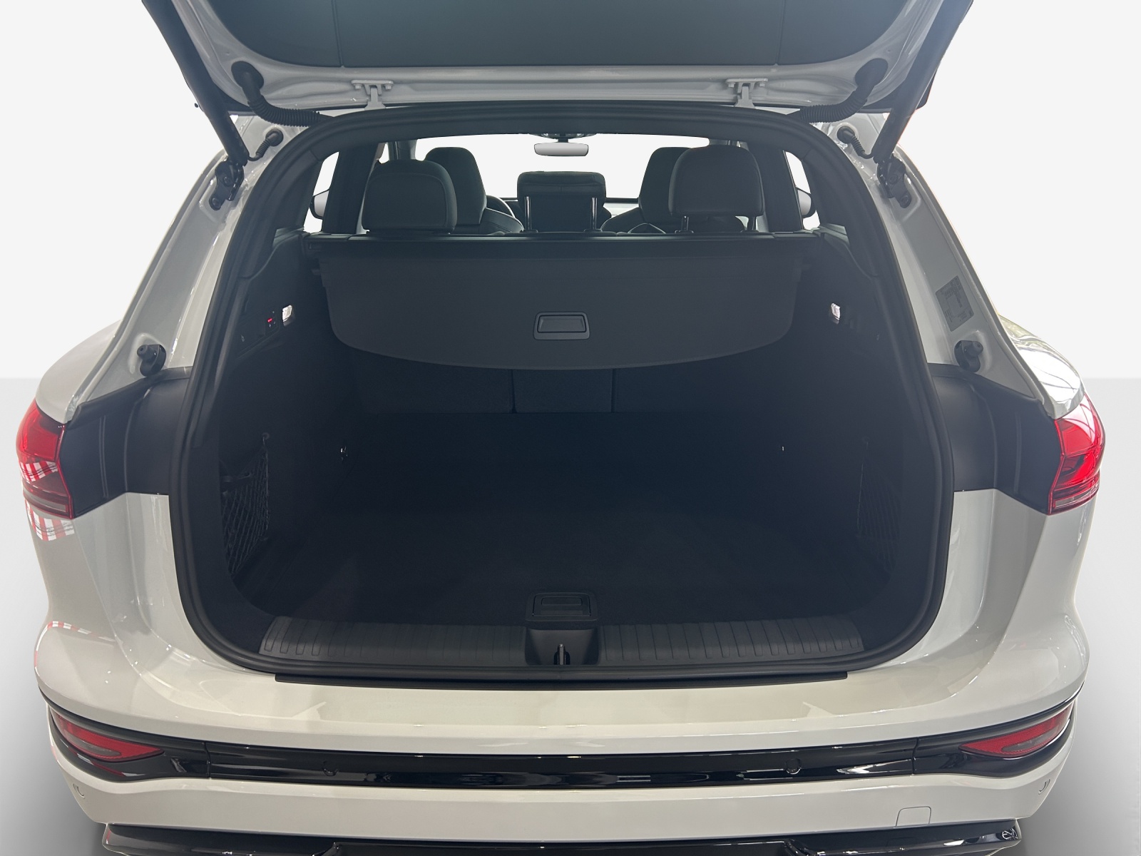 AUDI Q6 e-tron quattro-image-12