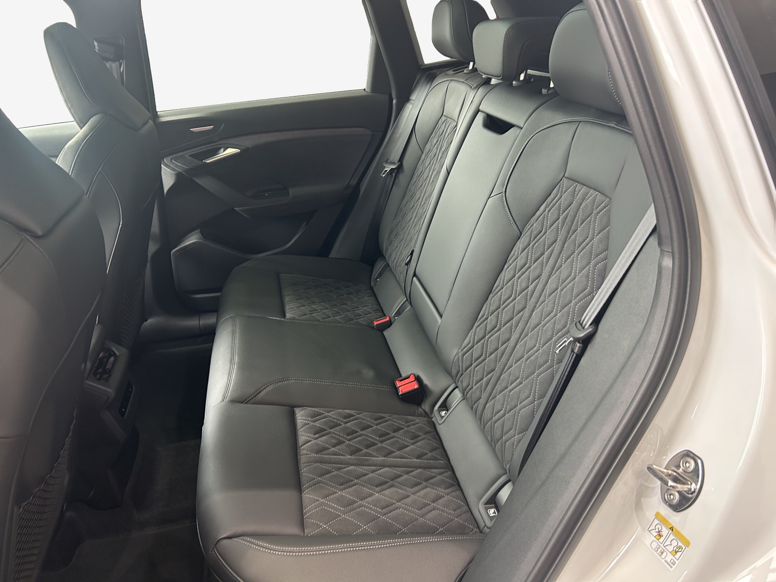 AUDI Q6 e-tron quattro-image-11