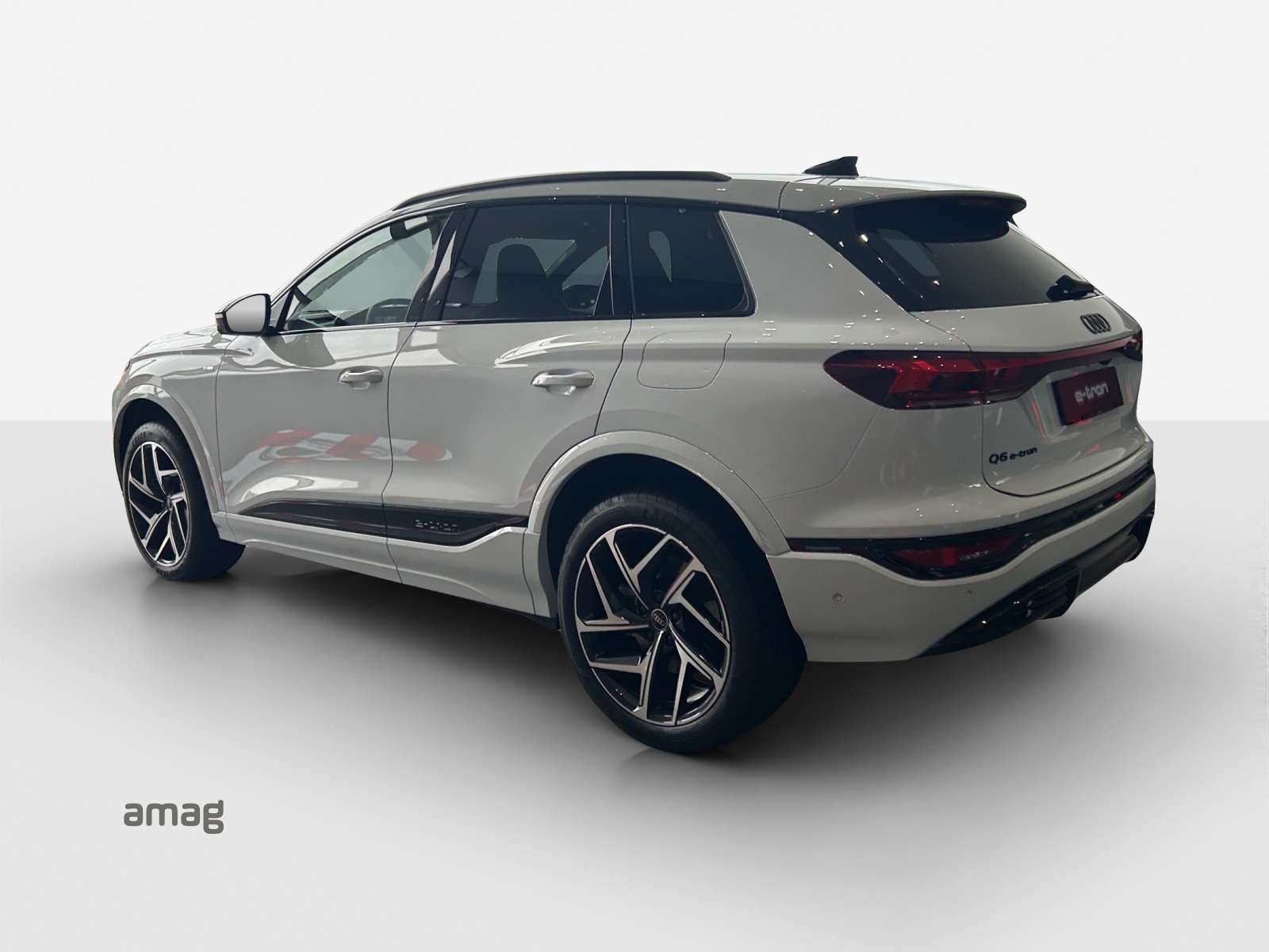 AUDI Q6 e-tron quattro-showroom-element-2