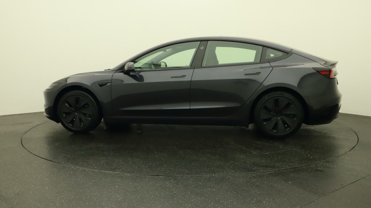 TESLA Model 3 Long Range Dual Motor AWD-showroom-element-1