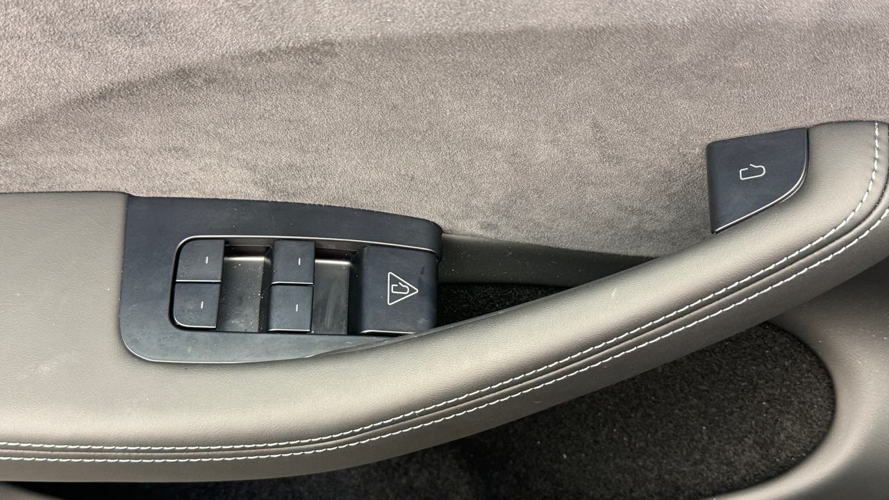 TESLA Model 3 Long Range Dual Motor AWD-image-8