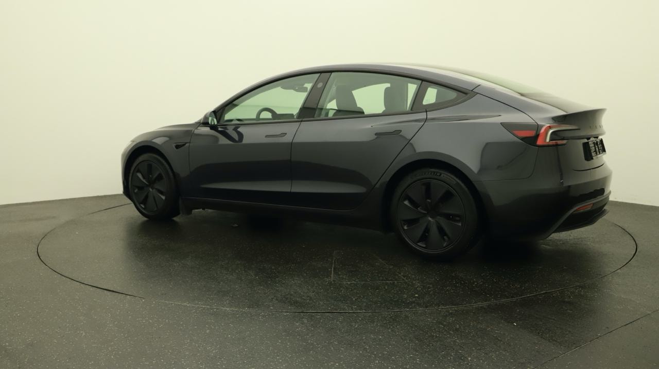 TESLA Model 3 Long Range Dual Motor AWD-showroom-element-2